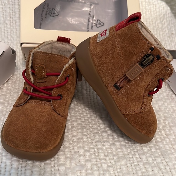 UGG Baby Boots - Picture 7 of 8